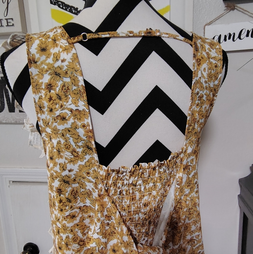 gimmicks by BKE Yellow Floral Square-Neck Tie-Back Blouse - Picture 7 of 10